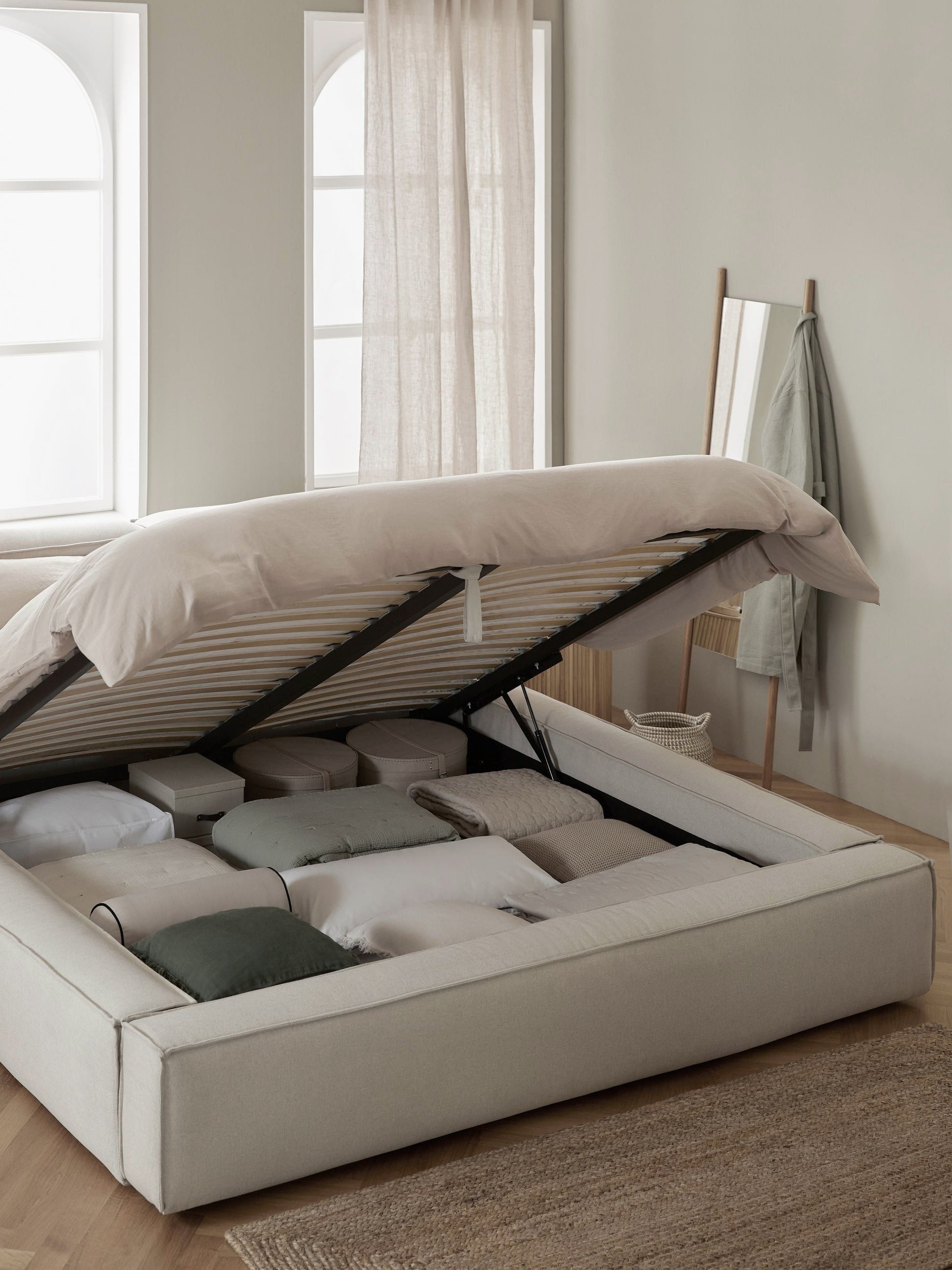Lenzaro Upholstered Bed with Storage