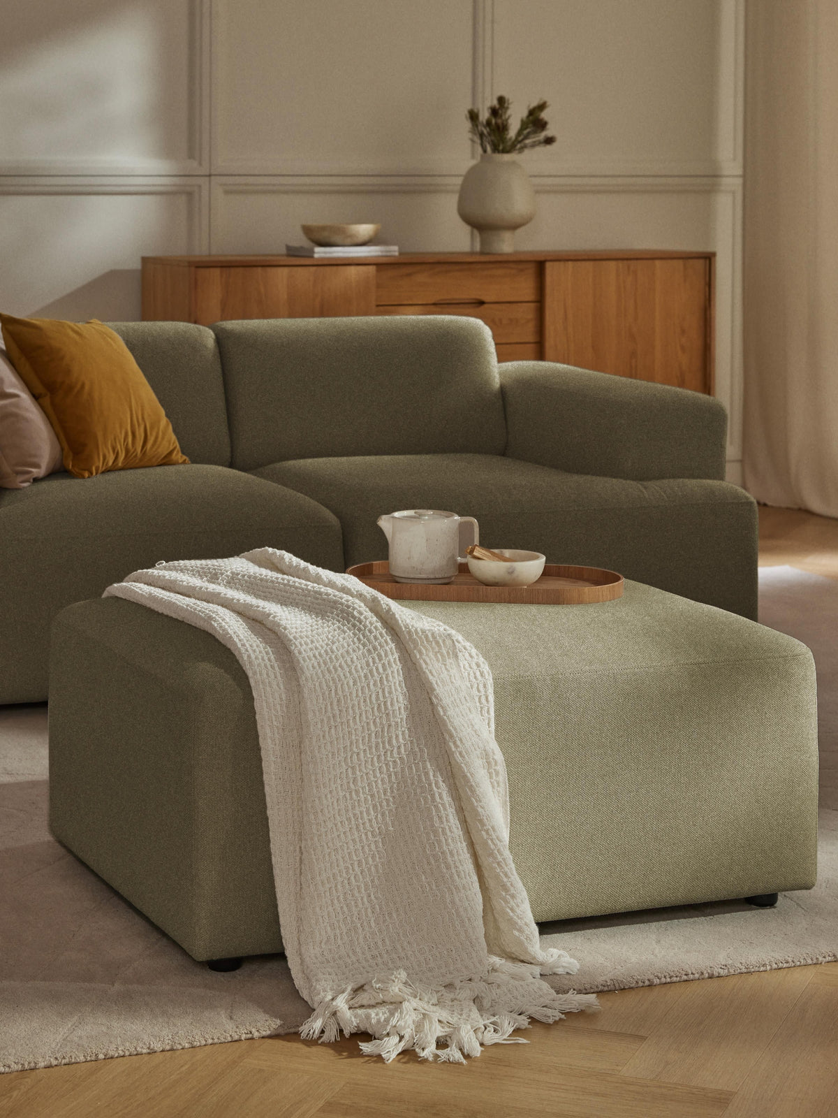 Melbrina Stool, W 99 x D 72 cm