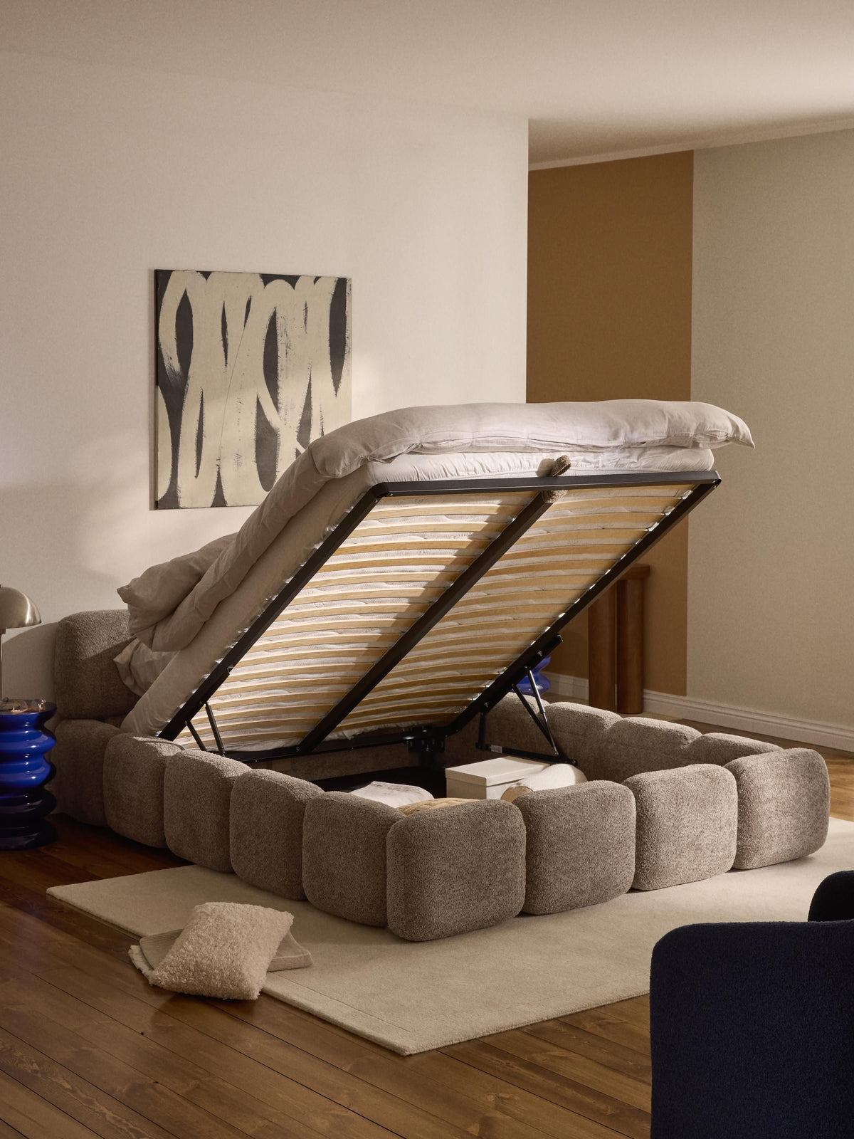 Taylenza Upholstered Bed in Teddy Bouclé with Storage